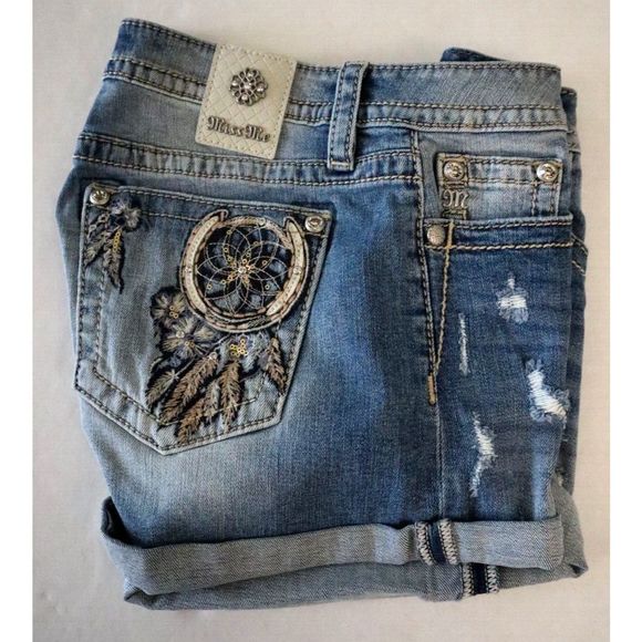 Miss Me Women Sz 28 Blue Embroidered Dreamcatcher Light Wash Mid-Rise Shorts - Picture 6 of 9